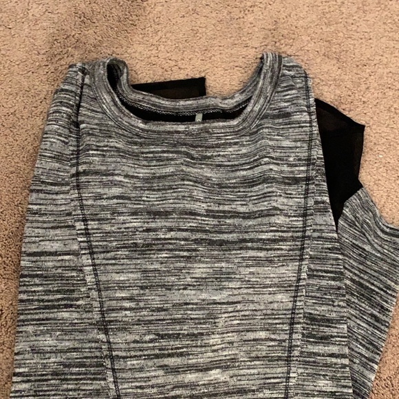 Top LS sheer open back - Picture 7 of 7